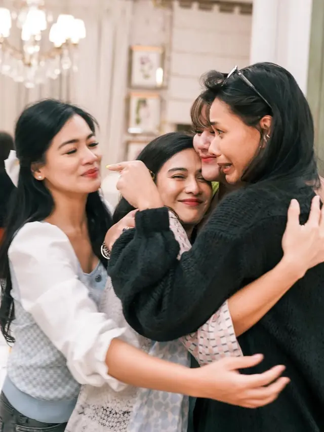 Potret Pemain Film AADC yang Kembali Reuni Ini Bikin Nostalgia