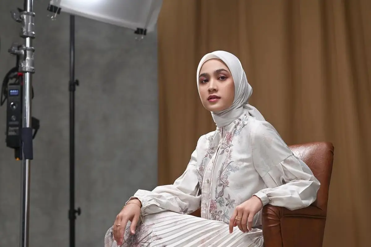 Ide Baju Lebaran Simple dari Cut Syifa