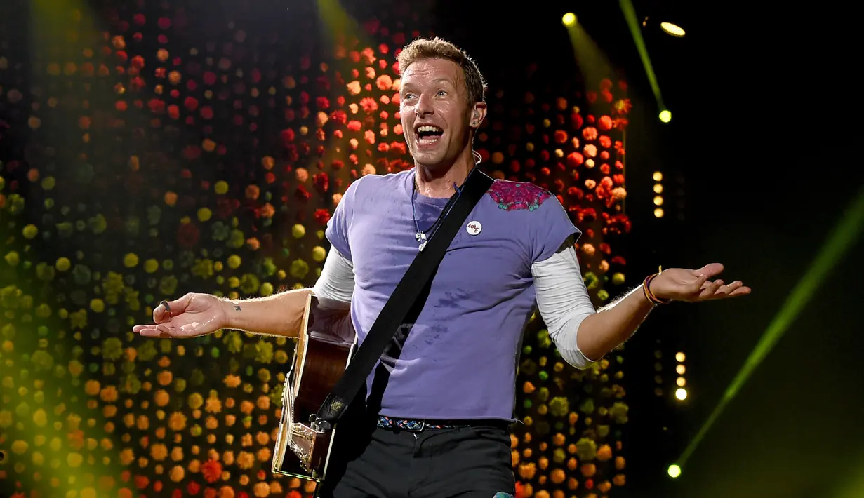 Dilansir dari Cosmopolitam Chris Martin adalah lulusan University College London. Di sana ia meraih gelarnya yang mempelajari tentang Yunani dan Latin. (KEVIN WINTER / GETTY IMAGES NORTH AMERICA / AFP)