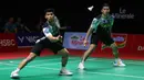 Raymond Indra/Nikolaus Joaquin berhasil unggul dua set langsung dengan skor 21-19, 21-14 atas Sabar Karyaman Gutama/Moh Reza Pahlevi Isfahani. Tampak dalam foto, pebulu tangkis ganda putra Indonesia, Sabar Karyaman Gutama/Moh Reza Pahlevi Isfahani saat bertanding melawan Raymond Indra/Nikolaus Joaquin pada semifinal Indonesia Masters 2026 di Istora Gelora Bung Karno, Senayan, Jakarta, Sabtu (24/1/2026). (Bola.com/M Iqbal Ichsan)
