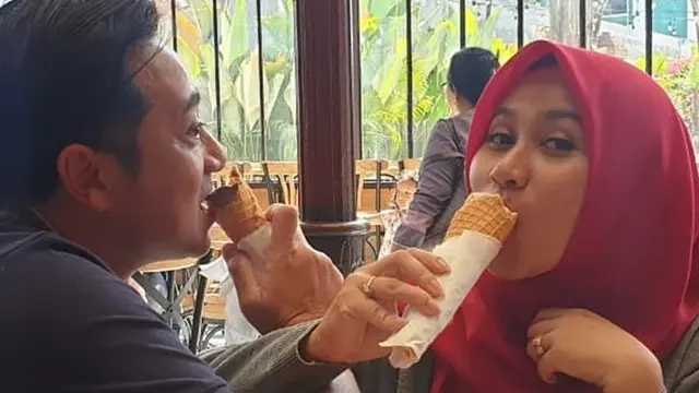6 Potret Sarni, Istri Ivan Fadilla Sekaligus Ibu Sambung Verrell Bramasta