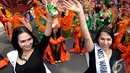 Karnaval Seni Budaya DKI Jakarta diikuti oleh para waria ini dengan penuh suka cita, Jakarta, Minggu (2/11/2014). (Liputan6.com/Miftahul Hayat)