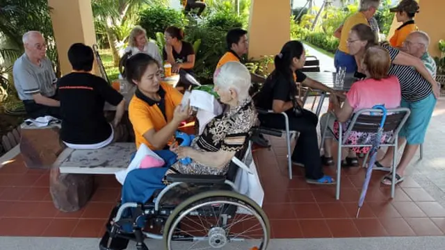 Tamu Swiss dengan penyakit Alzheimer di rumah perawatan di Chiang Mai, Thailand