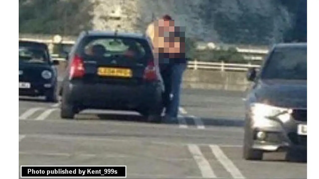 Foto Adegan Seksual di Lapangan Parkir Gegerkan Twitter