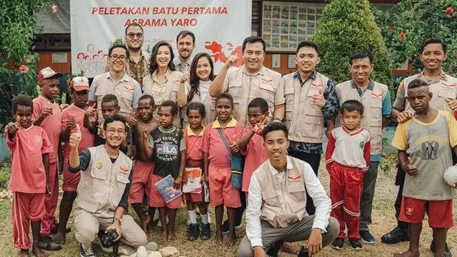 6 Potret Raline Shah Jadi Guru di Papua, Akrab dan Seru