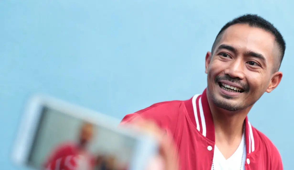 Tidak membutuhkan waktu lama untuk kembali membangun bahtera rumah tangga. Yama Carlos siap mempersunting Arfita Dwi Putri. Kini, keduanya tengah mempersiapkan pernikahannya. (Adrian Putra/Bintang.com)