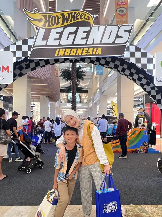 7 Potret Kompak Okie Agustina dan Miro Materazzi, Putra Tunggalnya dengan Gunawan Dwi Cahyo