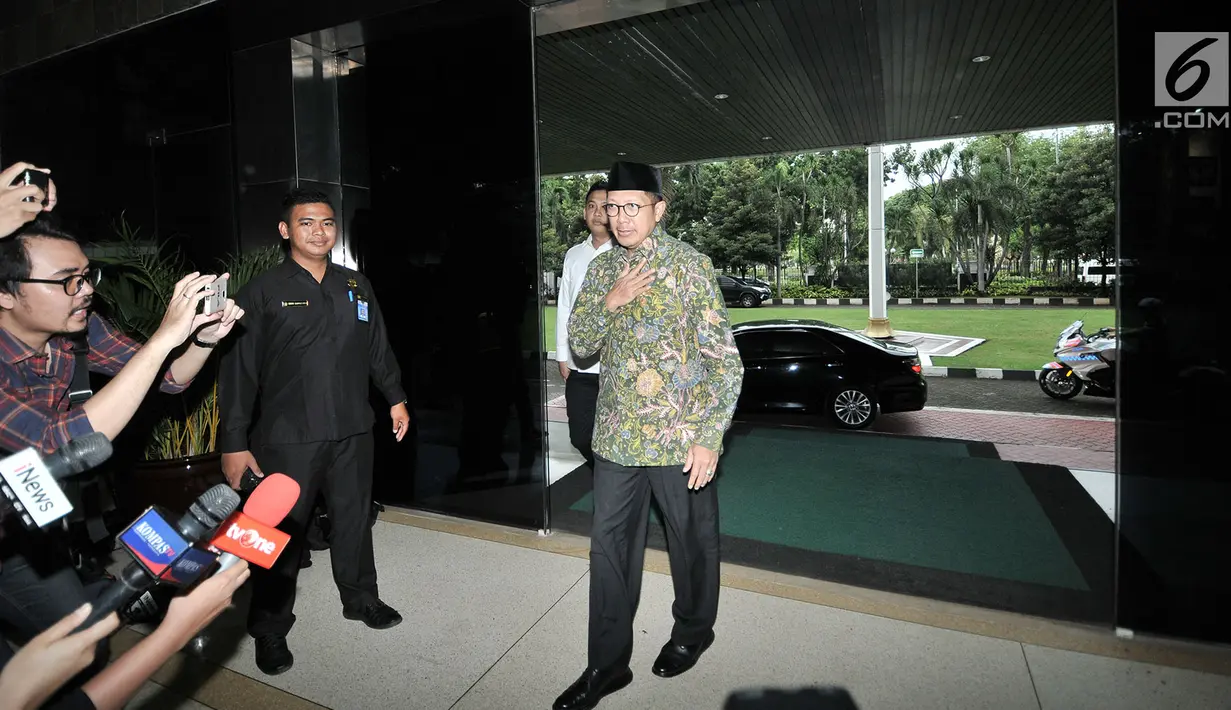 Menteri Agama Lukman Hakim Saifuddin tiba di Kantor Kementerian Agama, Jakarta, Senin (18/3). KPK menggeledah ruang kerja Lukman Hakim terkait kasus suap jual beli jabatan yang melibatkan mantan Ketua Umum PPP Romahurmuziy. (merdeka.com/Iqbal S. Nugroho)