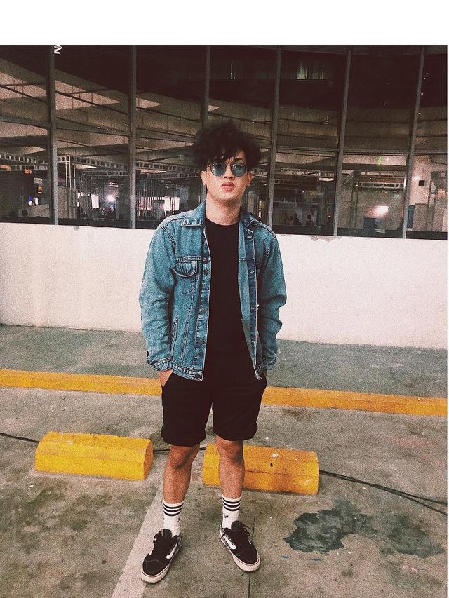 6 Potret Terbaru Rijja Abbas Pelantun ‘Butiran Debu’ yang Bikin Pangling