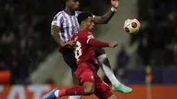 Dua gol Liverpool tercipta setelah Cristian Casseres memasukkan bola ke gawang sendiri diikuti gol Diogo Jota. (AP Photo/Thibault Camus)