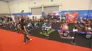 IMOS 2025 juga diikuti lebih dari 50 merek industri pendukung, mencakup aksesoris, apparel, pelumas, suku cadang, dan teknologi digital. (merdeka.com/Arie Basuki)