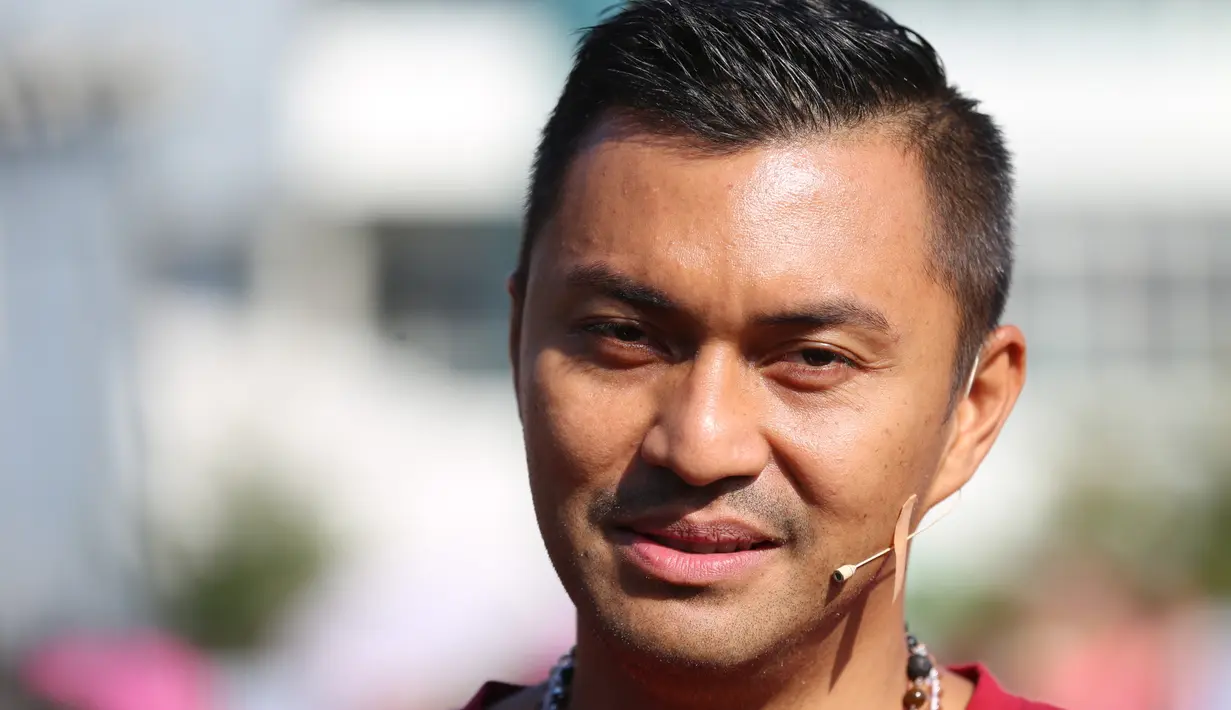 "Darah yang membawa oksigen dan nutrisi itu bermanfaat melawan radikal bebas penyebab penuaan, mempercepat regenerasi sel kulit, dan membuat wajah menjadi segar dan bercahaya," lanjut suami Dian Nitami itu. (Adrian Putra/Bintang.com)