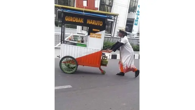 6 Potret Pedagang Cosplay saat Jualan Ini Kocak