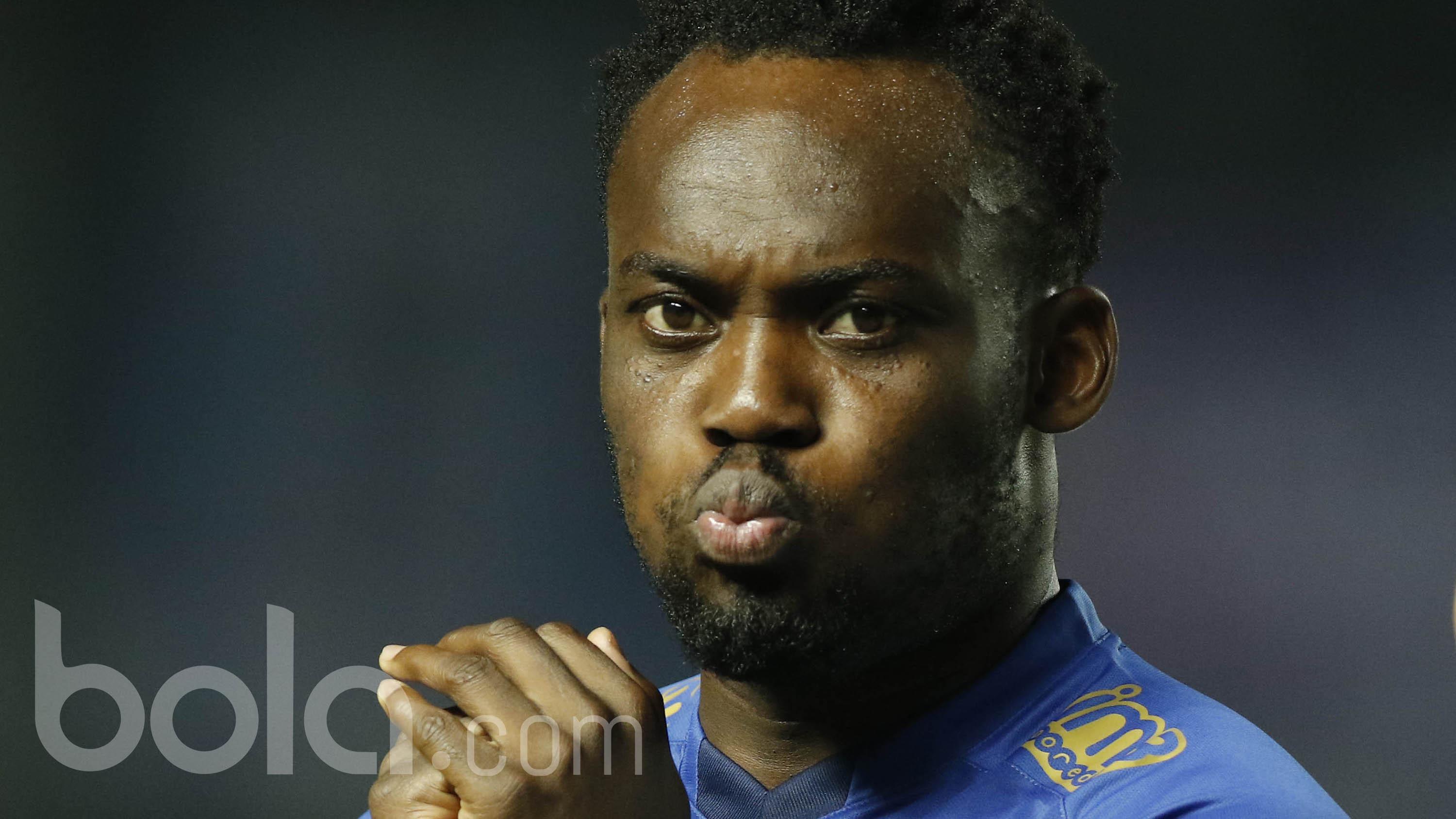 Gelandang Persib Bandung, Michael Essien, saat debut resmi di Liga 1 Indonesia. Persib Bandung akan menghadapi tuan rumah PS TNI pada laga pekan kedua Liga 1 di Stadion Pakansari, Cibinong, Bogor, 22 April mendatang. (Bola.com/M Iqbal Ichsan).