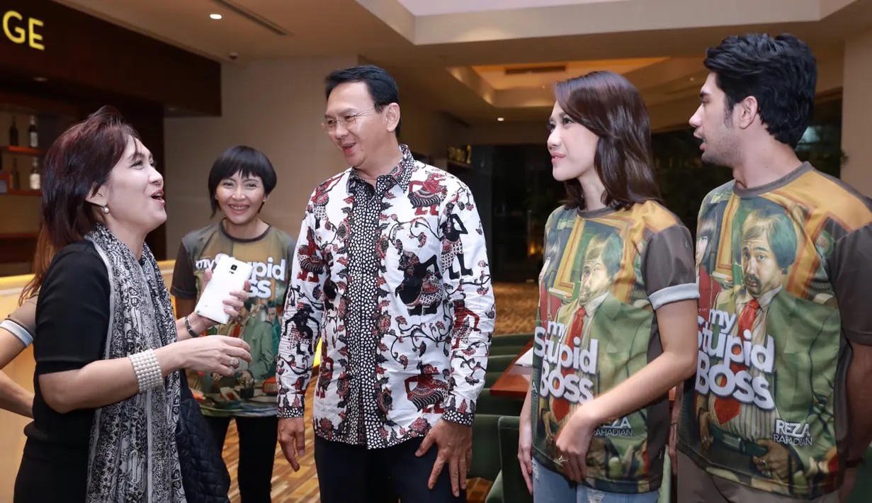 "Senang benar Pak Ahok jadi nonton bareng My Stupid Boss. Apalagi Pak Ahok mengundang seluruh Lurah, Camat, dan Wali Kota di Jakarta," ungkap BCL. (Galih W. Satria/Bintang.com)