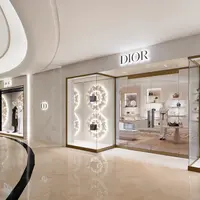 Setelah melalui masa renovasi, akhirnya Dior Boutique Plaza Indonesia kembali dengan wajah baru. Tampilan segar, elegan dan serba sophisticated menjadi daya tarik tersendiri. [ Foto: dok Dior ]