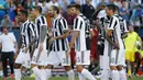 Para pemain Juventus merayakan kemenangan atas AS Roma pada laga ICC 2017 di Stadion Gillette, Foxborough, Minggu (30/7/2017). Juventus menang lewat adu penalti atas AS Roma  dengan skor 5-4. (AP/Michael Dwyer)
