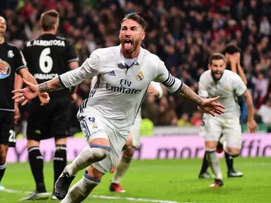 Real Madrid tak diperkuat Karim Benzema, Gareth Bale, dan Cristiano Ronaldo saat bersua Deportivo La Coruna pada pekan ke-15 La Liga Spanyol di Santiago Bernabeu, Sabtu (10/12/2016). Madrid menang 3-2 atas Deportivo. (AFP/Pierre-Philippe Marcou)