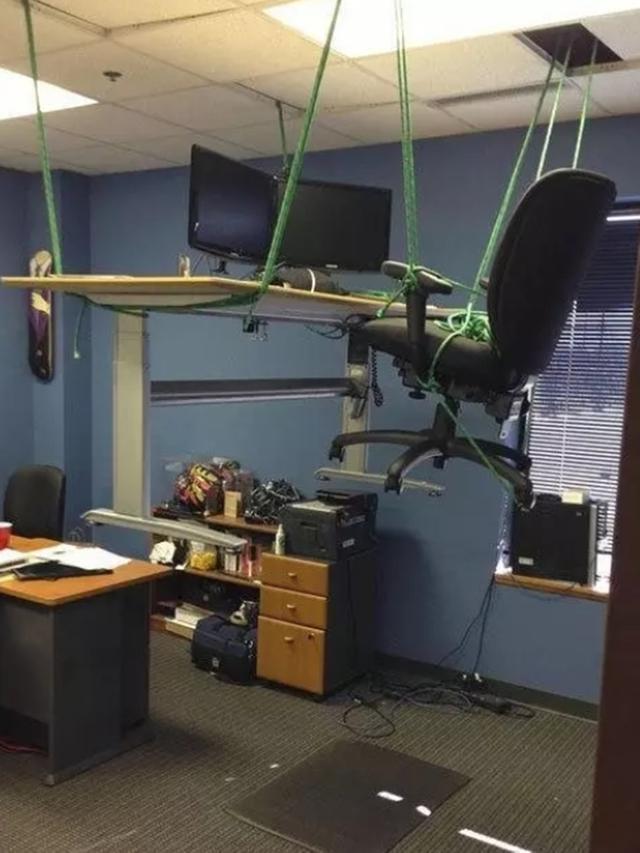 6 Kelakuan Jahil Teman Kantor Ini Bikin Geleng Kepala