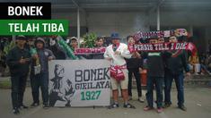 Berita video para bonek yang menggunakan trasportasi kereta api telah tiba di Bekasi dan mereka siap untuk mendukung Persebaya pada babak 8 Besar Liga 2 2017.
