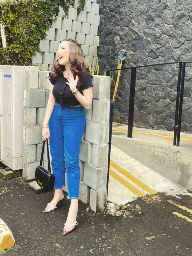 Ayu Aulia Tanpa Hijab