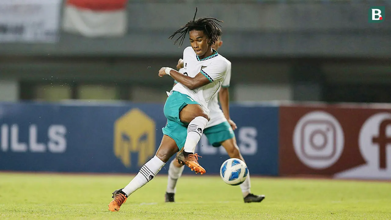 Foto: Aksi Dansa Marselino Ferdinan dan Ronaldo Kwateh Yang Membuat Vietnam Kerepotan