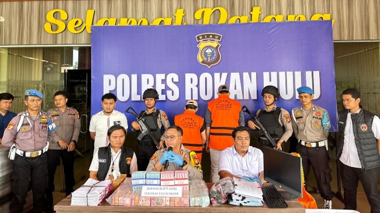 Konferensi pers lengkapnya penyidikan korupsi pengadaan BBM di Polres Rokan Hulu.