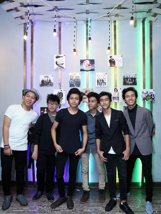 "Kayaknya sih ada. Abi kan dulu main musik. Abi memberi kebebasan kepada Abidzar. Umi (Pipik) juga mendukung, tapi saran Umi agar selalu ingat sama Allah," tukas Abidzar Al Ghifari. (Nurwahyunan/Bintang.com)