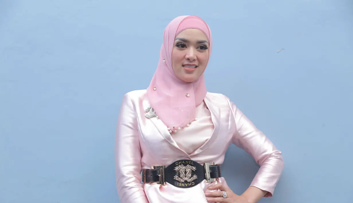Tiara Dewi resmi menyandang status janda. Pernikahan yang dibina sejak tujuh bulan silam dengan aktor dan politisi Lucky Hakim itu harus berakhir pada sidang di Pengadilan Agama Jakarta Selatan pada Rabu (6/9/2017). (Nurwahyunan/Bintang.com)
