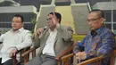 Wakil Ketua Komisi VIII Sodik Mujahid (tengah) saat menjadi narasumber pada diskusi permasalahan haji di Pressroom Kompleks Parlemen Senayan, Jakarta, Rabu (25/3/2015). (Liputan6.com/Andrian M Tunay)