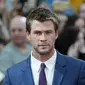 Aktor Chris Hemsworth saat menghadiri premiere film "Avengers: Age of Ultron" di Westfield shopping centre, Shepherds Bush, London, Selasa (21/4/2015). (REUTERS/Stefan Wermuth)