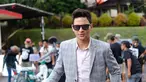 Lucky Perdana aktor kelahiran Banyuwangi 8 April 1986 ini tentu sudah tak asing lagi di layar kaca. Sosoknya sering membintangi sinetron dan  FTV. Punya wajah tampan, ia pun sering tmapil berkharisma dengan kacamata hitam. (Liputan6.com/IG/@_luckyperdana)