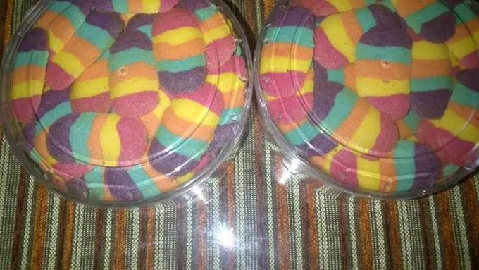 [Bintang] Kue Lidah Kucing Pelangi