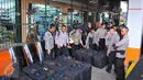 Petugas polisi melakukan persiapan pengamanan di pusat perbelanjaan kawasan Glodok, Jakarta Barat, Jumat (4/11). Pengamanan ketat dilakukan guna mengantisipasi peristiwa yang tidak diinginkan terkait demonstrasi Ormas Islam. (Liputan6.com/Angga Yuniar)