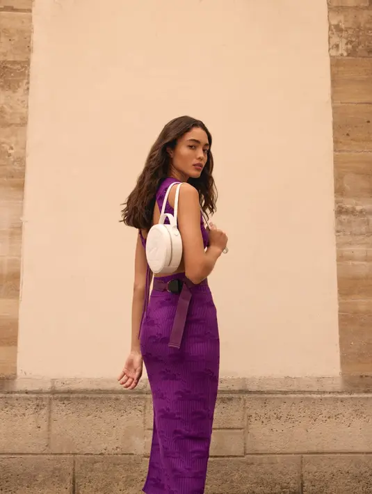 <p>Koleksi terbaru Longchamp mendorong para pecintanya untuk menjadi Parisian. Koleksi ini merupakan ditujukan bagi para mahasiswa yang memiliki rasa ingin tahu, ingin belajar, dan memperkaya diri lewat interaksi mereka dengan budaya lain. [Foto: Document/Longchamp]</p>