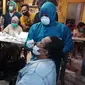 Razia prokes tim swab hunter Surabaya. (Dian Kurniawan/Liputan6.com)