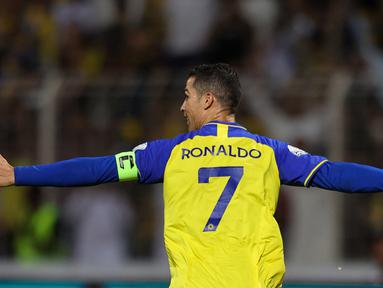 Selebrasi pemain Al Nassr, Cristiano Ronaldo setelah menjebol gawang Al Wehda dalam pertandingan lanjutan pekan ke-16 Liga Arab Saudi 2022/2023 yang berlangsung di King Abdulaziz Sports City Stadium, Jumat (10/2/2023) WIB. Ronaldo mencetak quattrick saat Al Nassr mengalahkan Al Wehda dengan skor telak 4-0. (AFP)
