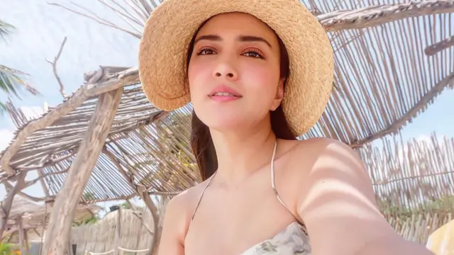 FOTO: Gaya Kasual Shandy Aulia Pakai Topi, Tampil Santai