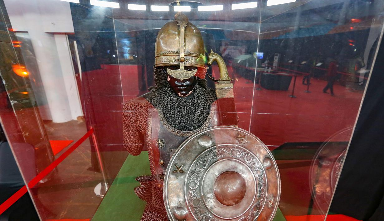 Sebagai informasi, artefak-artefak tersebut didatangkan dari Malaysia. Tampak dalam foto, salah satu artefak Nabi Muhammad SAW dan para sahabat serta keluarga yang dipamerkan di gedung Laga Satria, Pakansari, Cibinong, Kabupaten Bogor, Jawa Barat, Jumat (20/2/2026). (merdeka.com/Arie Basuki)