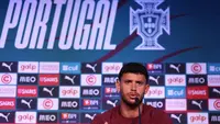 Gelandang Portugal, Matheus Nunes, memberikan keterangan di dalam konferensi pers jelang laga pertamanya di Piala Dunia 2026. (PATRICIA DE MELO MOREIRA / AFP)