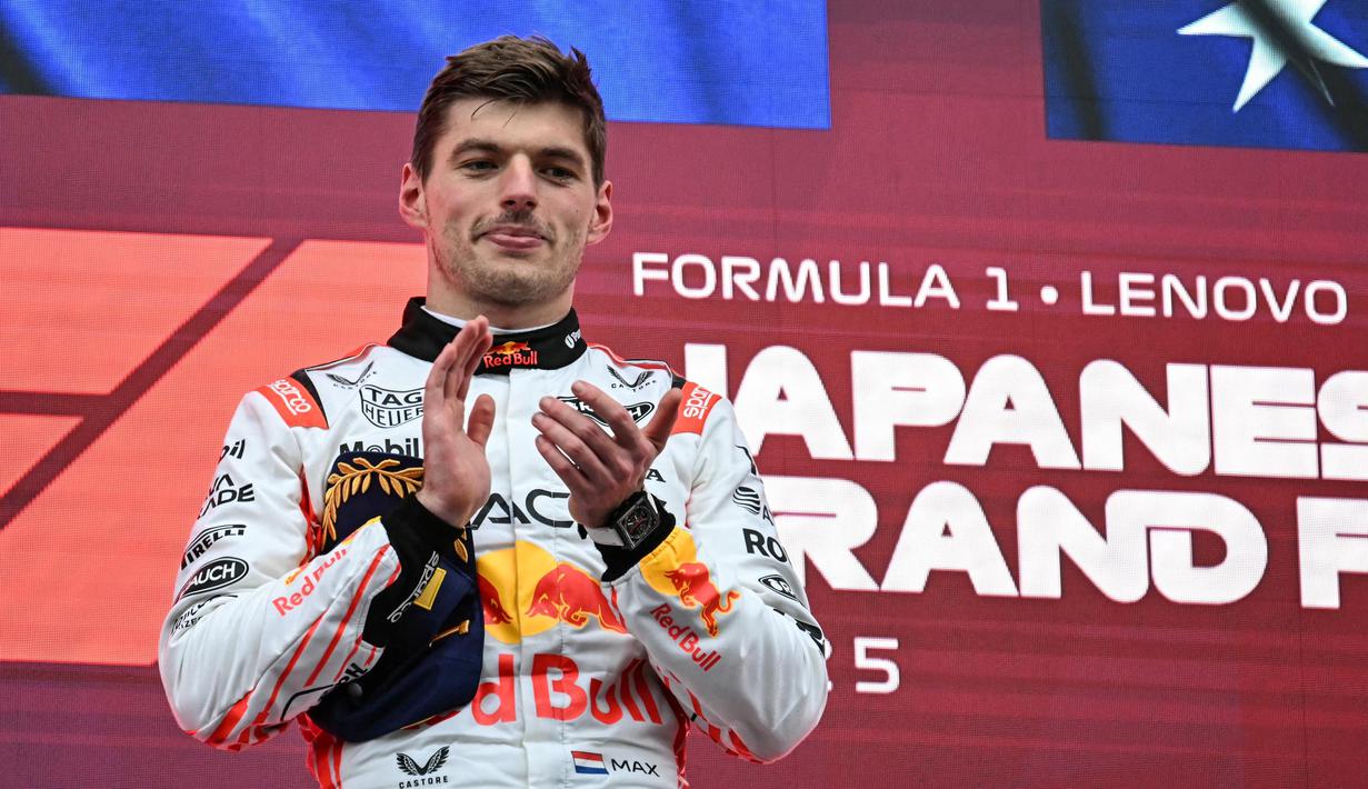 Di lintasan Sirkuit Suzuka, Jepang, Max Verstappen seolah tak teradang sejak awal start balapan. (Toshifumi KITAMURA/AFP)