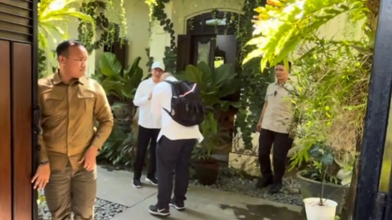 Didit Prabowo cium tangan Jokowi