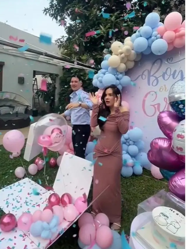 6 Potret Nino Fernandez Gelar Gender Reveal Steffi Zamora, Ungkap Jenis Kelamin Anak
