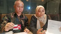 Sucianto dan kuasa hukumnya, warga Makassar yang gugat Telkomsel (Liputan6.com/Fauzan)
