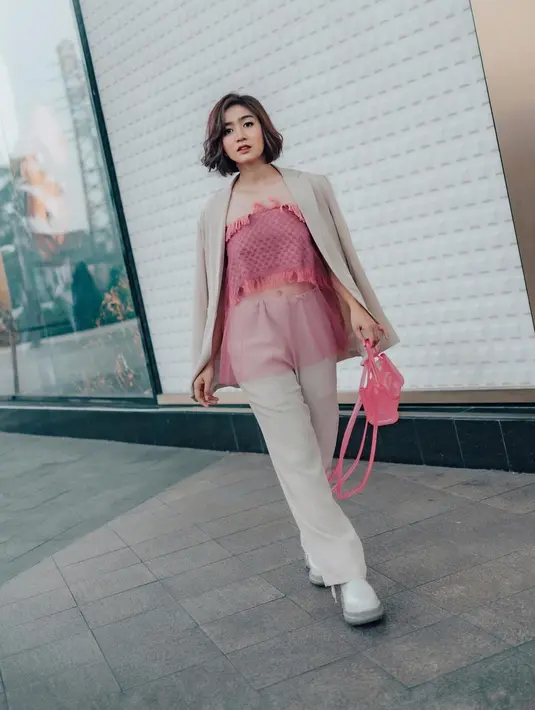 Febby Rastanty selalu mampu tampil menawan di setiap kali pamer OOTD. Termasuk di OOTD kali ini [@febbyrastanty]