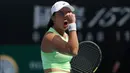 Di babak kedua, Janice Tjen akan menantang pemenang duel Karolina Pliskova (Republik Ceko) vs Sloane Stephens (Amerika Serikat), yang saat masih bertanding di Show Court Arena. Tampak dalam foto, Janice Tjen dari Indonesia bereaksi terhadap poin yang diraih Leylah Fernandez dari Kanada selama pertandingan tunggal putri hari ketiga turnamen tenis Australia Terbuka di ANZ Arena, Melbourne Park, pada 20 Januari 2026. (DAVID GRAY/AFP)