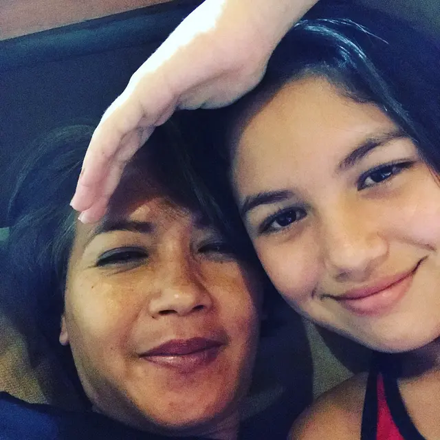6 Potret Kebersamaan Saskia Chadwick dan Ibunda, Penuh Kehangatan