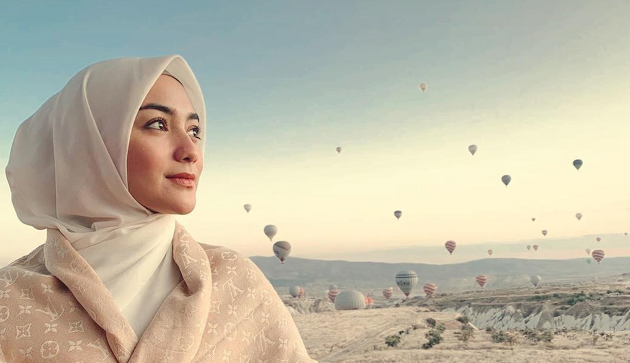 FOTO: Serunya Liburan Citra Kirana di Turki, Naik Balon ...