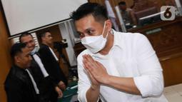 Chuck Putranto, terdakwa perintangan proses penyidikan terkait pengusutan kasus pembunuhan berencana terhadap Nofriansyah Yosua Hutabarat atau Brigadir J seusai sidang pembacaan vonis oleh Majelis Hakim Pengadilan Negeri (PN) Jakarta Selatan, Jumat (24/2/2023). Dalam kasus ini, Chuck Putranto dinilai terlibat perintangan proses penyidikan bersama dengan Ferdy Sambo, Hendra Kurniawan, Agus Nurpatria, Arif Rachman Arifin, Baiquni Wibowo, dan Irfan Widyanto. (Liputan6.com/Herman Zakharia)