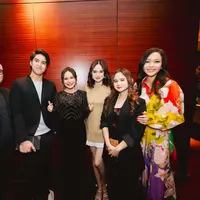 Terlihat El Rumi dan Syifa Hadju berpose bersama Rossa, Maia Estianty, Irwan Mussry dan Tissa Biani. (Foto: Intagram/ elelrumi)